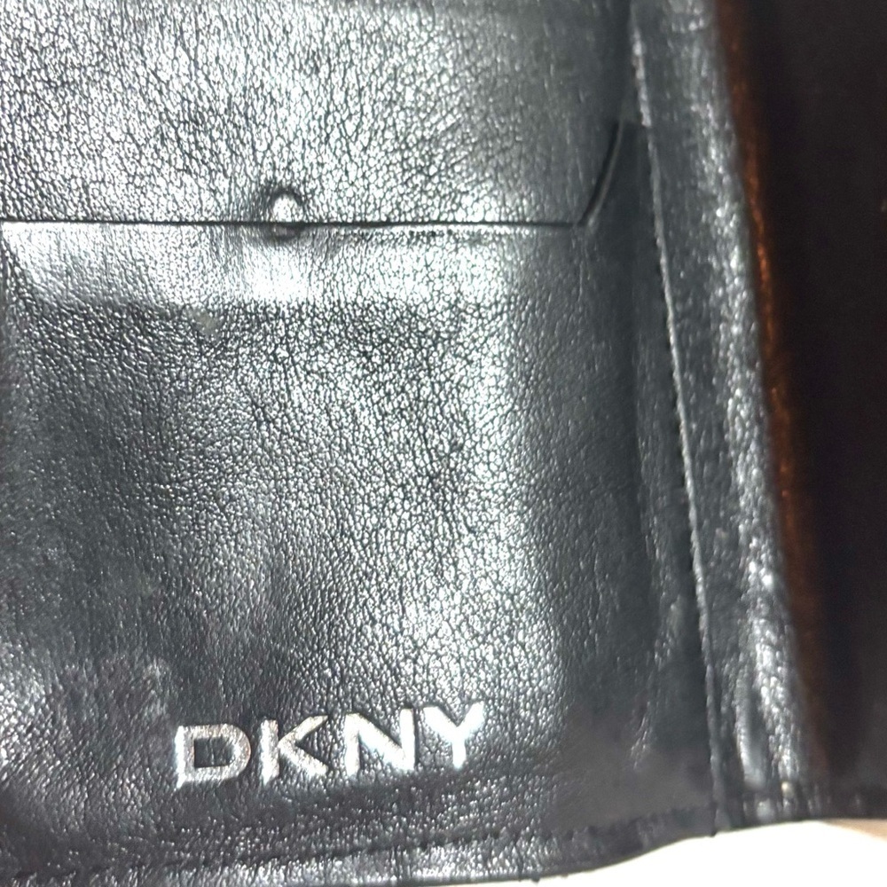 DkNY Elegant Black and Gray Women's wallet - Picture 4 of 4
